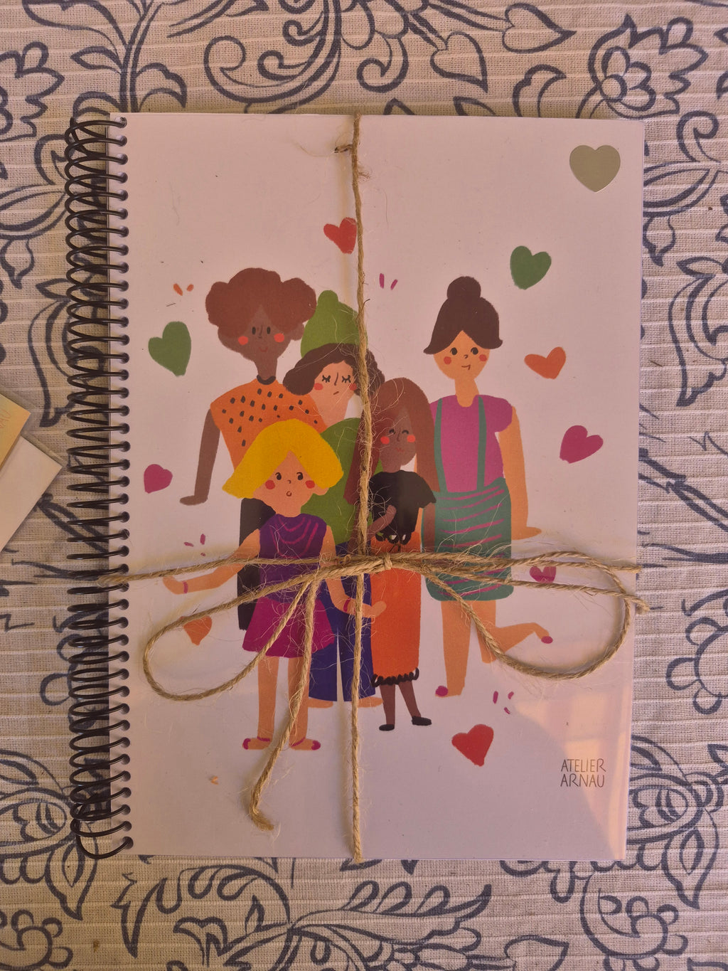 Pack libreta chicas + 2 postales A6 + pegatinas