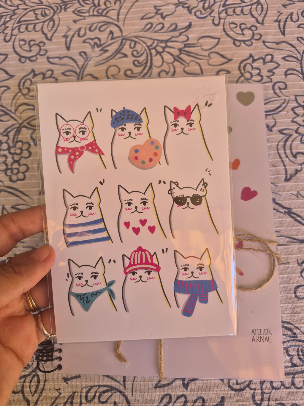Pack libreta chicas + 2 postales A6 + pegatinas