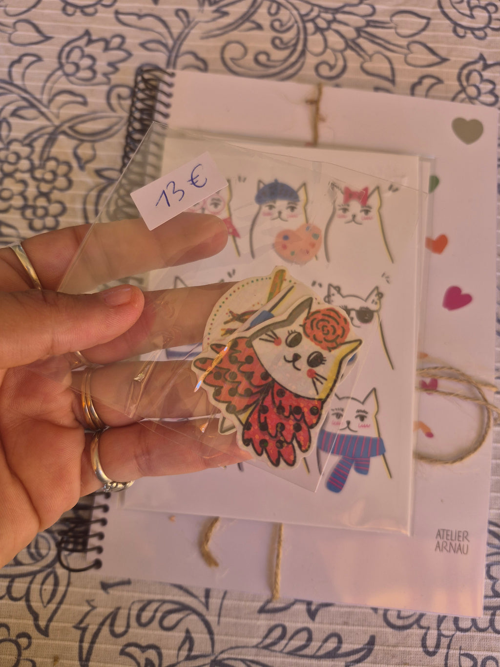Pack libreta chicas + 2 postales A6 + pegatinas