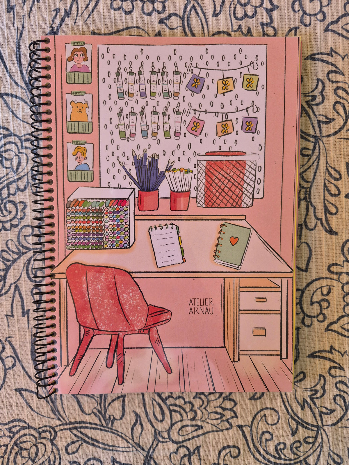 Libreta de colores. Habitación rosa